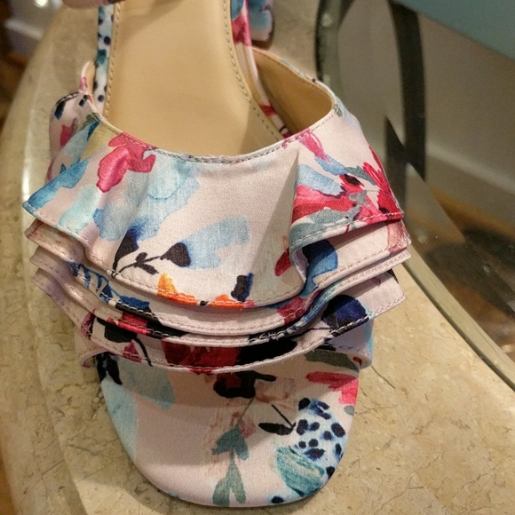 Blue by Betsy Johnson size 10 strappy sandal - Picture 9 of 9